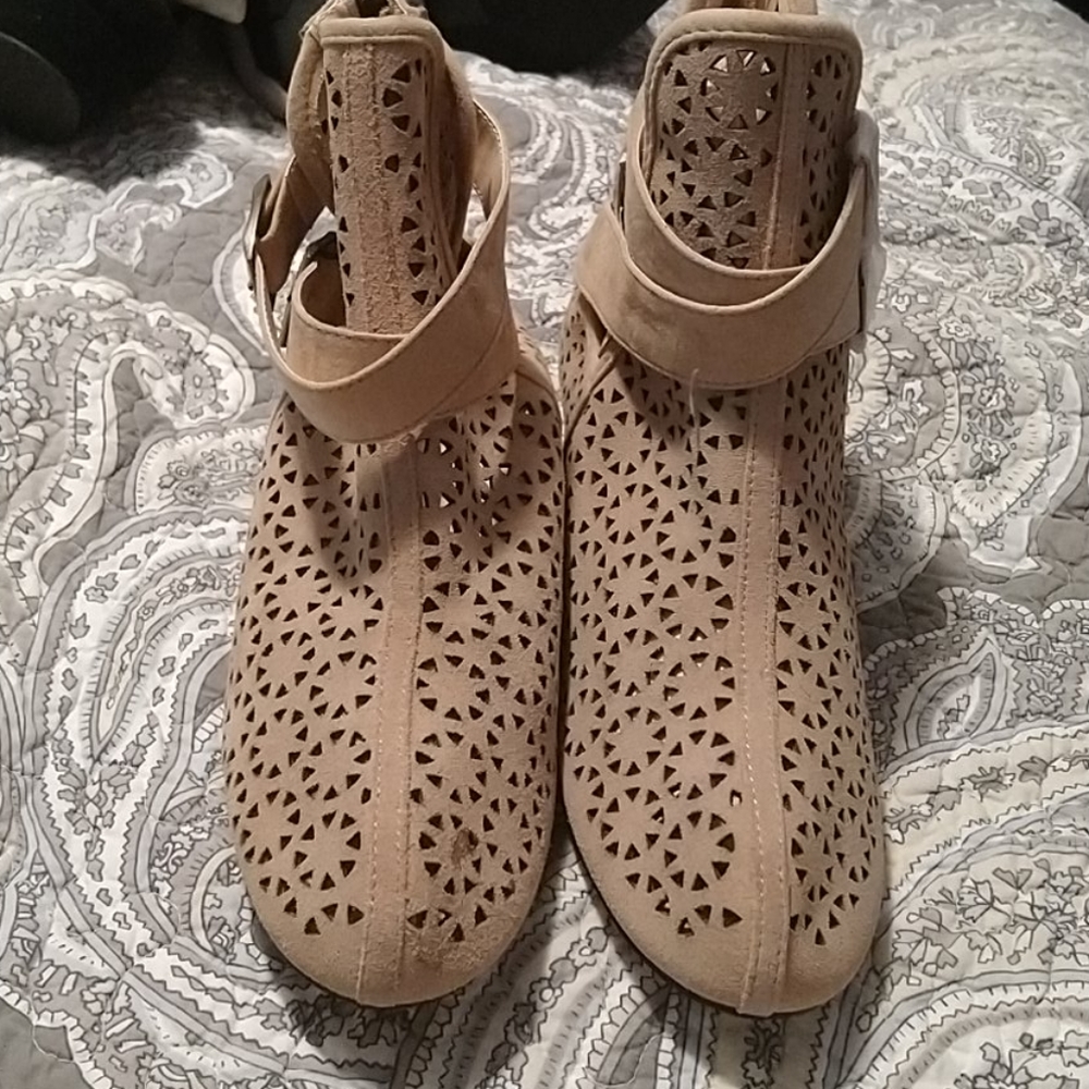 Mark Avon booties